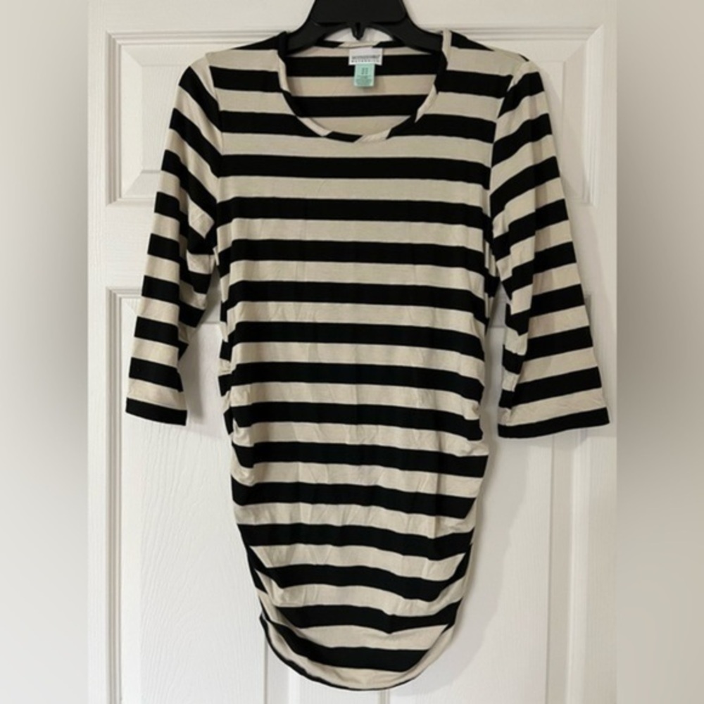 Motherhood Maternity crewneck pullover ruched sides Size M